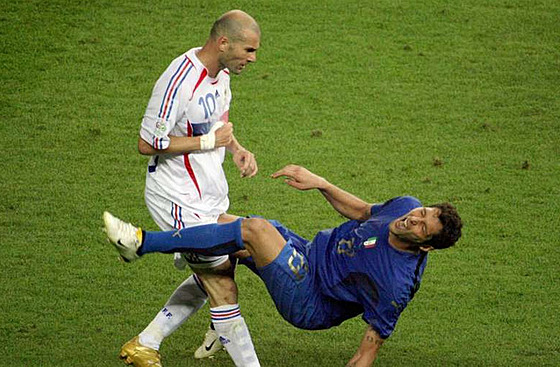 Zidane a Materazzi ve finále MS 2006.