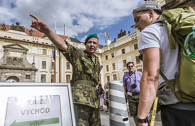 Odemykání Hradu bez iluzí. K jeho oživení bude třeba mravenčí práce, nikoli teatrální gesta