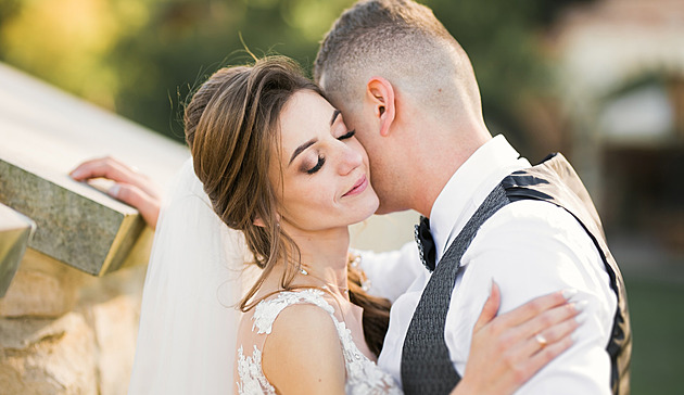 Vzali jsme se, ukazují mladí na síti. Svatby jsou zase „in“, k návratu tradičních hodnot přispívá i Instagram