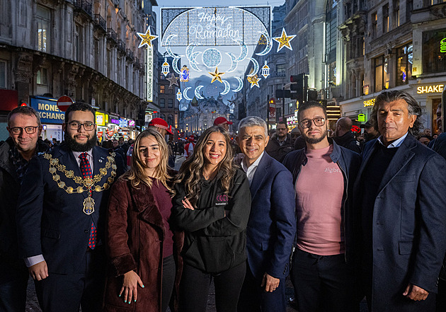 Lídři EU poobědvají s šéfem OSN Guterresem. Začíná islámský postní měsíc ramadán