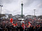 Protestní shromáždění na pařížském náměstí Bastilly