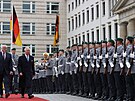 Německý prezident Frank-Walter Steinmeier a britský král Karel III. u...