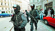 Když kolabující IPB přebíral nucený správce, doprovázelo ho policejní komando.... | na serveru Lidovky.cz | aktuální zprávy