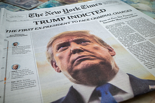 „Mučedník“ Trump. Obvinění by exprezidentovi paradoxně mohlo v dalších volbách pomoci