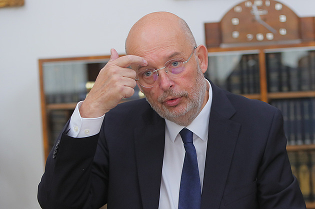 Stát opět nakupuje pozemky u rodiny exministra Tomana. Povede přes ně důležitá silnice