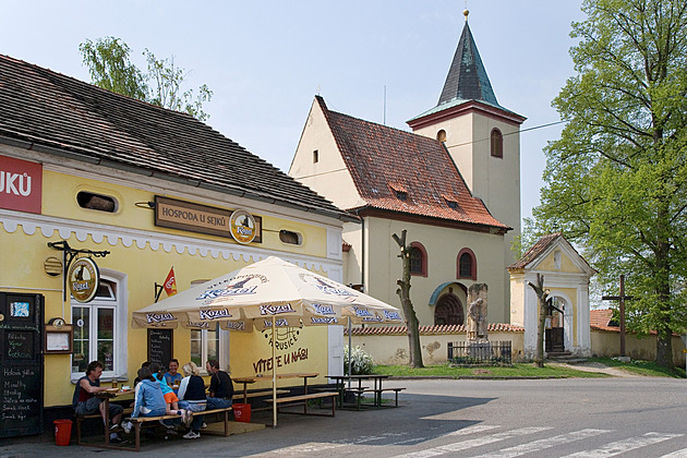 Vládní škrty vysají z venkova život, míní šéf Svazu měst a obcí. Mladí nepůjdou tam, kde nejsou pošty ani hospody