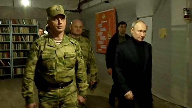 Vladimir Putin dajn piletl v pondl 17. dubna 2023 na Ukrajinu.