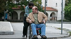 Nezadržitelná dvojka. Invalidní údržbář Laco (Gregor Hološka) a jeho samozvaný...