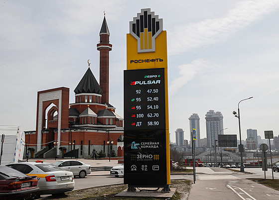 Benzinka spole�nosti Rosn�ft v Moskv�.