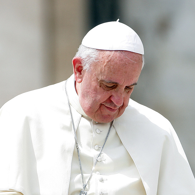 Papež František má opustit nemocnici, bude zahájena sezona lovu dravých ryb