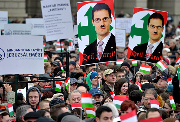 Sederová večeře s náckem. Jak americký velvyslanec šlápl vedle