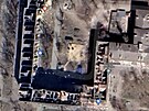 Mariupol na Google Maps: na sídlitích jsou patrné stopy bombardování i poár,...