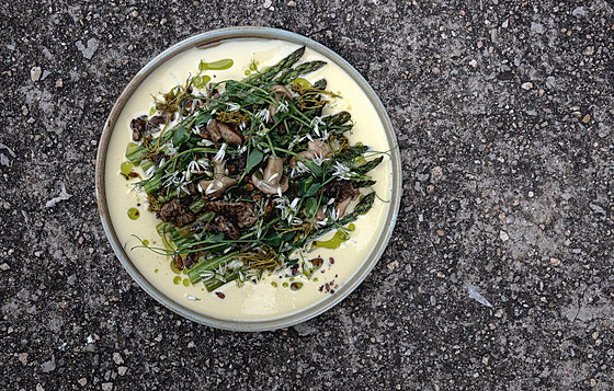 K�ehký ch�est na talí�i, krom� jemné omá�ky, skv�le doplní první jarní houby �...