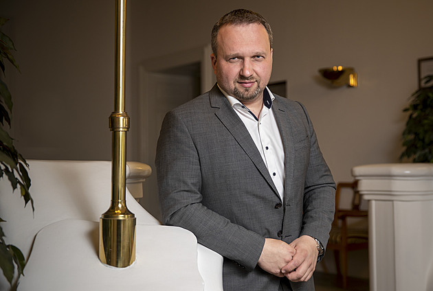 Zvýšit daně firmám? V krizích jsme jim pomohli, teď by nám to všem měly oplatit, míní ministr práce Jurečka