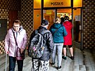 �eská po�ta - lidé ve front�.