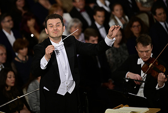Tomá� Hanus dirigoval orchestr p�i zahájení 78. ro�níku hudebního festivalu...