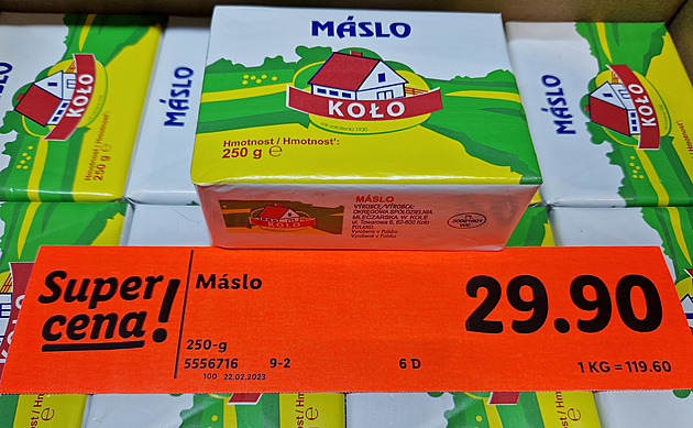 Lidé „donutili“ prodejce zlevnit máslo, předražené se neprodávalo. Jak je to s cenami dalších potravin?
