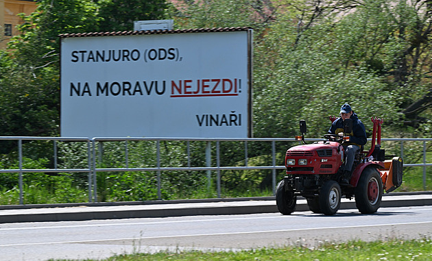 Vinařská lobby dopálila lihovarníky i lékaře. „Krabičák stojí méně než chleba,“ kroutí hlavou odborníci