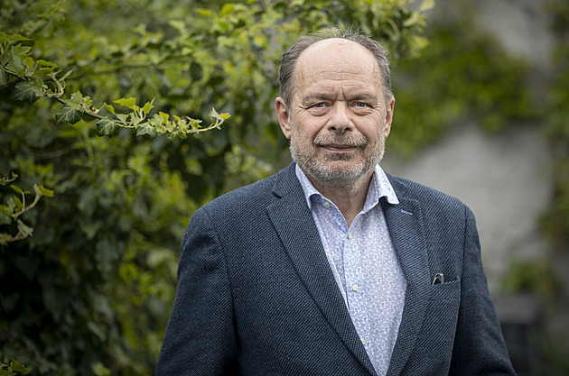 Lidé si za léčiva kvůli změně DPH připlatí stovky milionů, varuje expert Suchopár