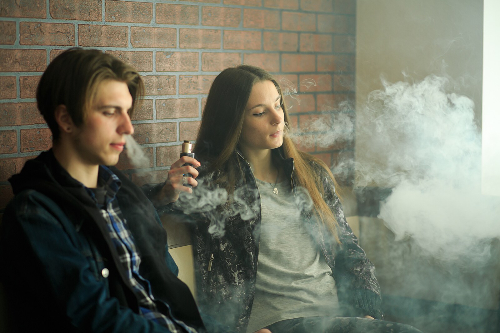 Už jsi „vapoval elfíka“? Proč děti lákají e-cigarety a jak problém řeší  školy | Věda | Lidovky.cz