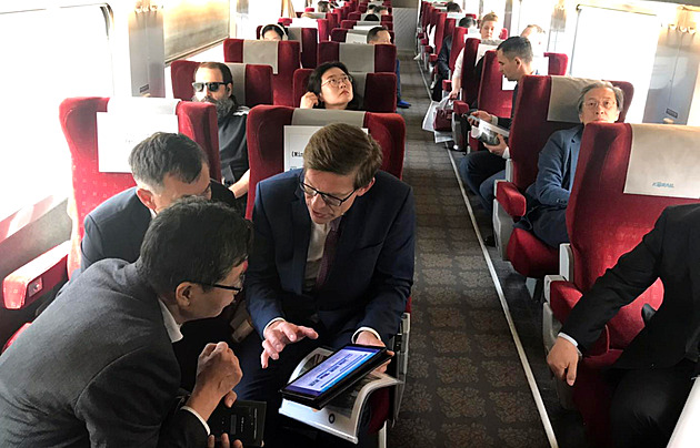 Za plácnutí před zadek hygieničky čeká zadrženého českého lékaře v Koreji soud, zachrání ho dárce?