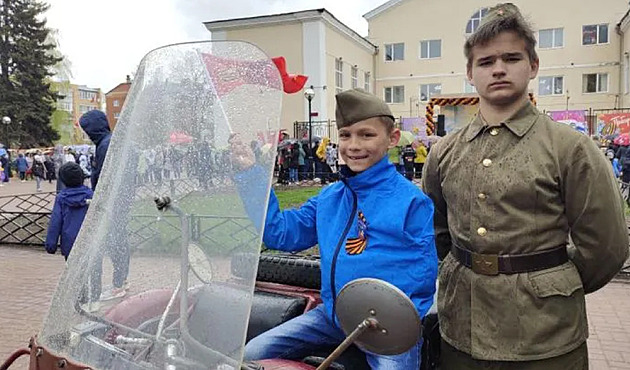 Ukrajina bojuje s převýchovou. Moskva násilně přesouvá děti do Ruska, může je i nutit bojovat proti své vlasti