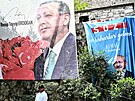 Volební plakáty obou tureckých prezidentských kandidát
