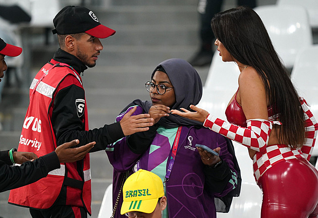 Vyhodili je ze dne na den, nesouhlasili a... Tři hlídači pořádku během fotbalového MS jsou stále v katarském vězení