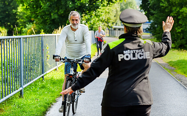 Povinné helmy pro cyklisty jitří vášně. „Jsem pro,“ říká lékařská kapacita, odpůrci? Chtějí jen znepříjemnit život lidem
