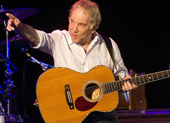 Paul Simon na archivním snímku z 21. �ervence 2011