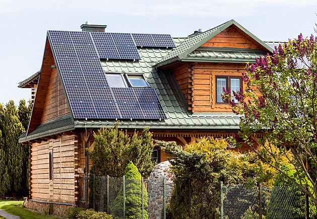 Chystaná evropská směrnice: Zateplování domů povinné nebude, ty nové ale budou muset mít solární panely