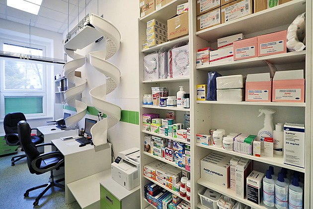 Výpadky antibiotik: Válek chystá krizový scénář. Jaké léky mohou na podzim chybět?