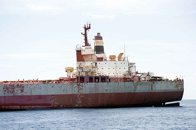 OSN odvrací ropnou katastrofu. Prorezlý tanker už osm let ohrožuje řadu zemí, stále hrozí obrovská exploze