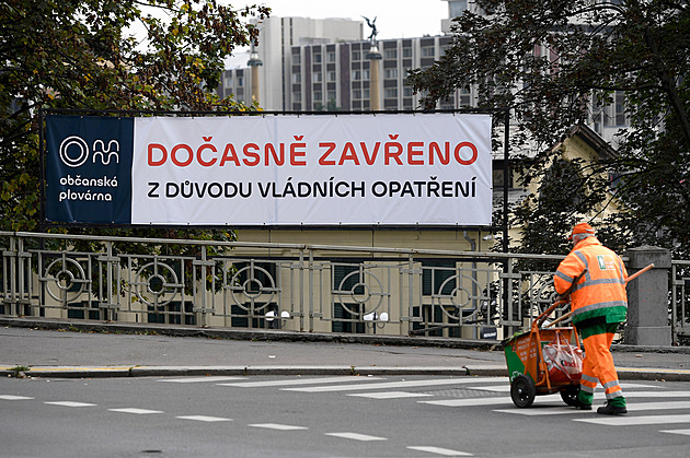 Jen nalévat peníze do státu nestačí. Proč od pandemie chudneme a jiní nikoli