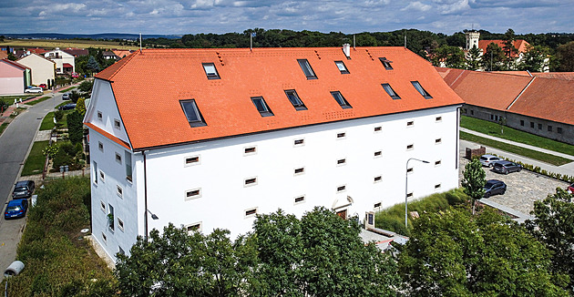 Bydlení ze špejcharu. Architekti udělali ze sýpky krásný bytový dům