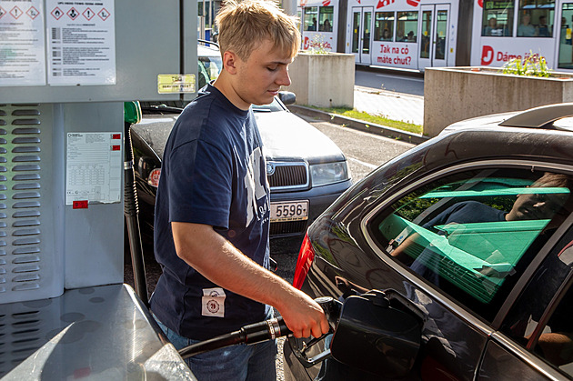 Levnější nafta skončí. Senát vrátil daň na původní úroveň