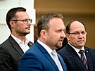 Výmna stráí: zleva Zdenk Nekula, Marian Jureka a Marek Výborný.