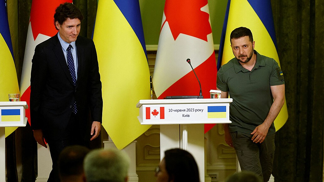 Kanadský premiér Justin Trudeau a ukrajinský prezident Volodymyr Zelenskyj...