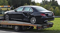 Ji�í Kajínek po autonehod�, kdy se jeho mercedes st�etnul se �kodovkou v roce...
