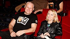 Ji�í Kajínek s partnerkou v b�eznu 2023 na premié�e filmu Bastardi: Reparát.