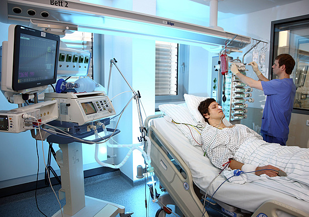 Válkův radikální plán: malé špitály zavřou už v sedm večer