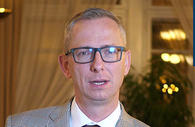 Jako první poslanec přišel s coming outem. „Nejsem pro manželství gayů, s partnerem jsme partneři, říká Navrátil
