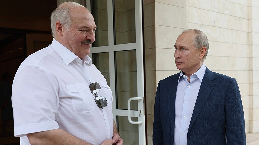 Osobní setkání Vladimira Putina a Alexandra Lukaenka (vlevo) na zaátku ervna.