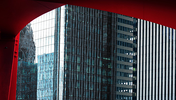 La Défense, 2018. Série fotografií ze severozápadního okraje Paíe.