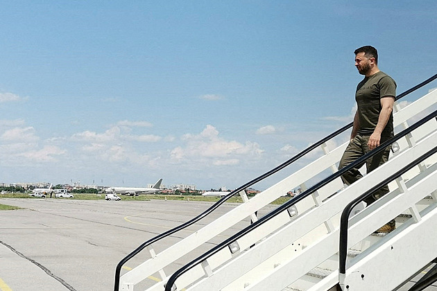 Zelenskyj dorazí do Prahy. Zamíří na Hrad za Pavlem, setká se i s Fialou či Pekarovou