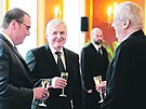 Miroslav Singer (vlevo) na snímku z roku 2016 s bývalým prezidentem Miloem...