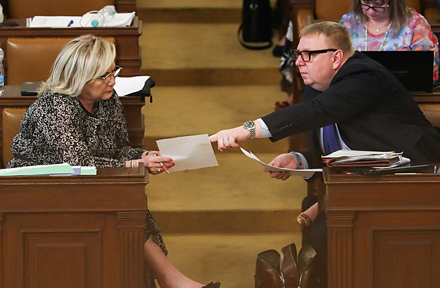 Drolí se balíček i jednota koalice. Poslanec Skopeček: Chápu opozici, ale my bychom se změnami přicházet neměli