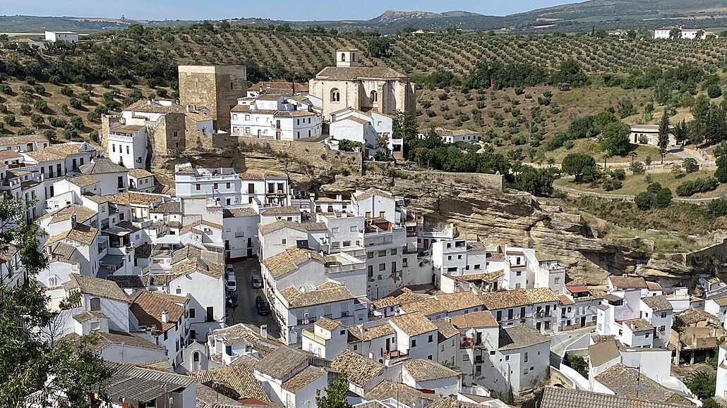 Andalusie je druhé nejvtí autonomní spoleenství Pyrenejského poloostrova. A...