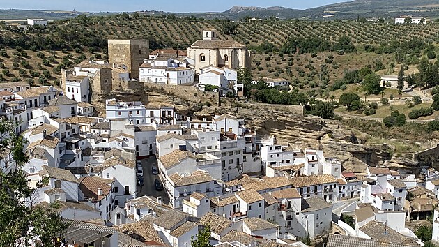 Andalusie je druhé nejvtí autonomní spoleenství Pyrenejského poloostrova. A...
