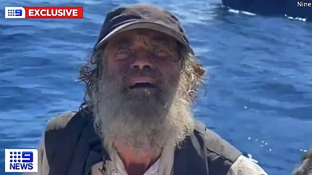 Australan Tim Shaddock bloudil dva msíce oceánem, pil deovou vodu a jedl...